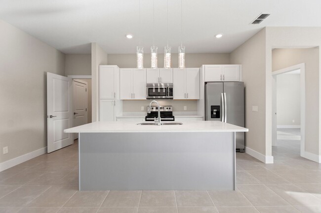 Building Photo - 361 Begonia Ct