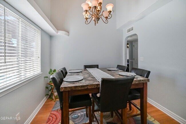 Building Photo - 12732 Tierra Salas Dr