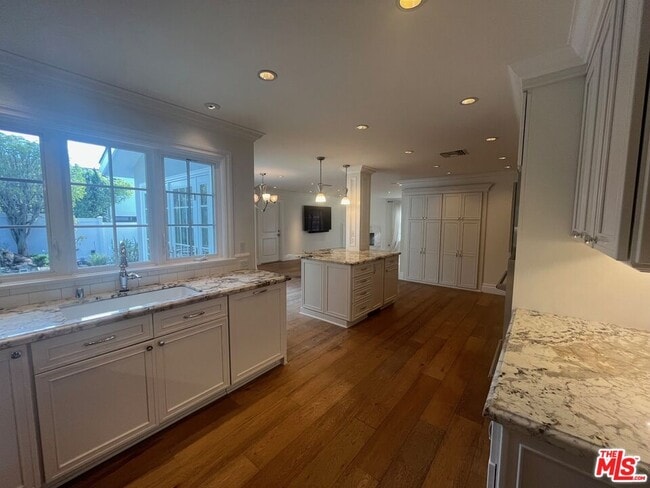 Building Photo - 1419 Avenida de Cortez