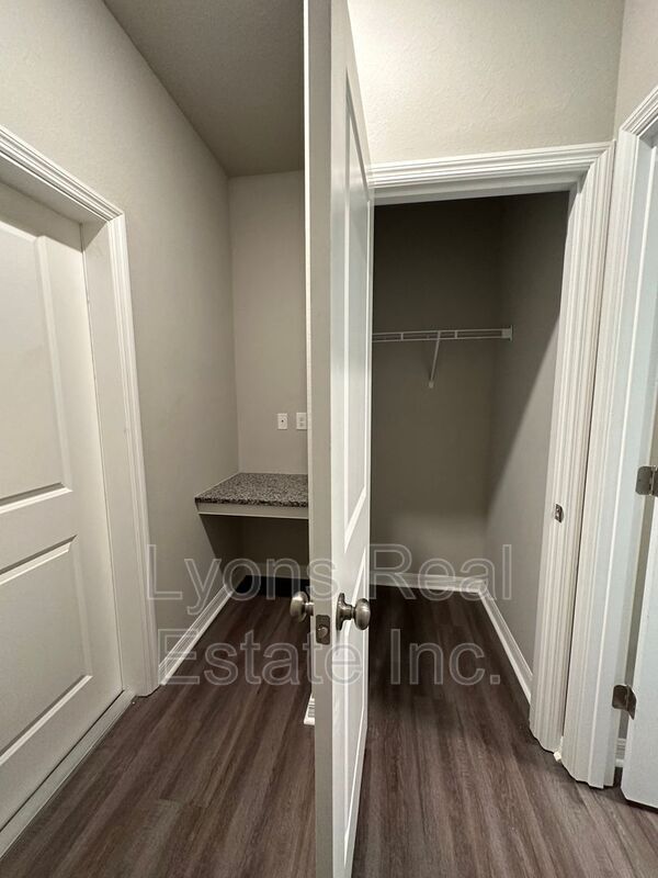 Building Photo - 2492 Sparkle Ln