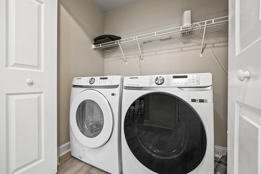 Building Photo - Room in House on Ayrshire Cir NW
