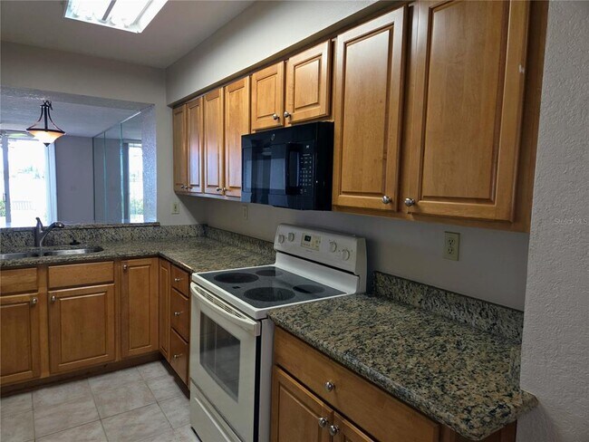 Building Photo - 5801 Bahia Del Mar Cir N