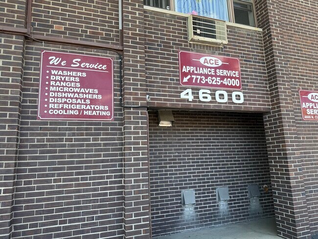 Building Photo - 4600 N Cumberland Ave