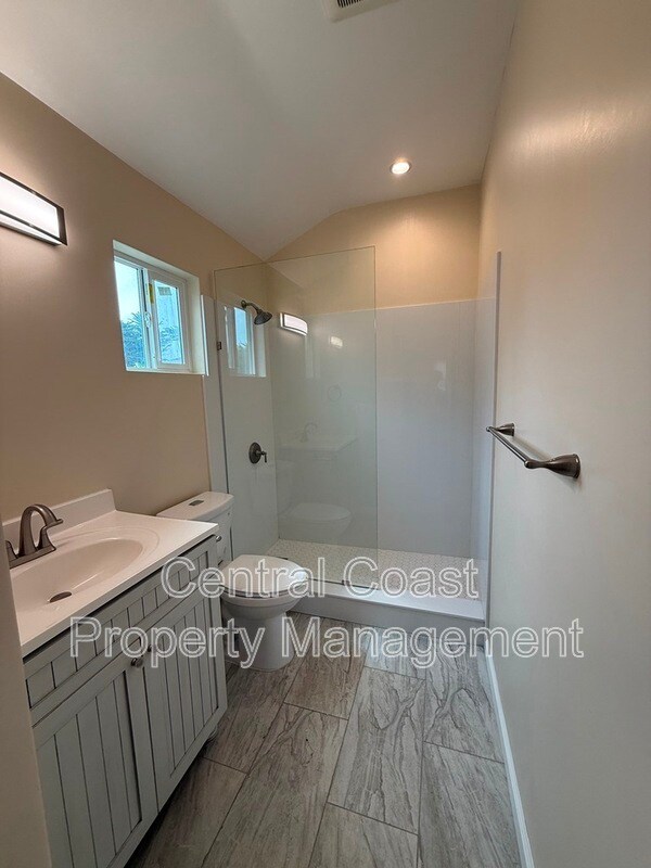 Building Photo - 142 Peppertree Pl