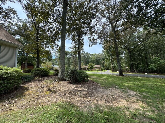 Building Photo - Large 3/2 House off Kingston Hwy- $2,195