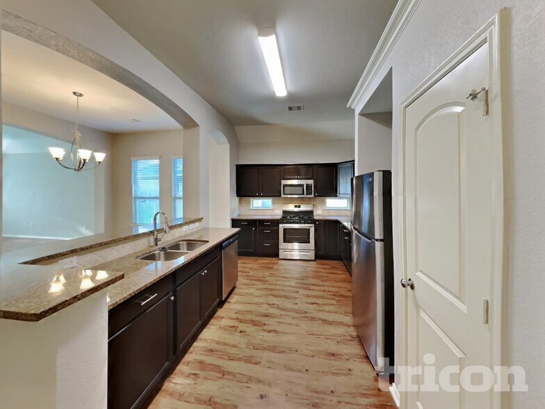 Building Photo - 1937 Briar Grove Dr