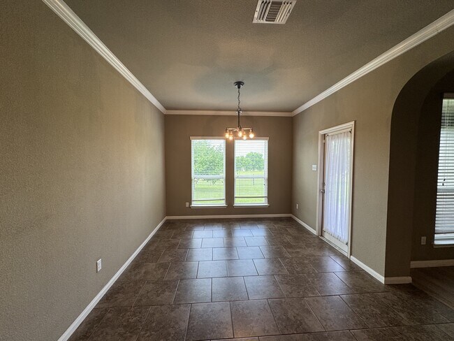 Building Photo - 502 Westchester Ct