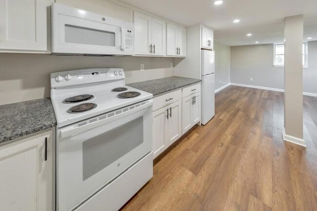 Building Photo - 33 Mchenry Dr SW