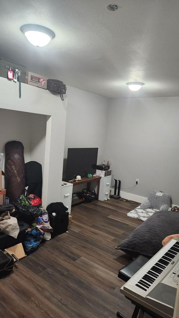 Building Photo - 4-Bedroom Townhome Minutes from Barkley Village, I-5 and Whole Food