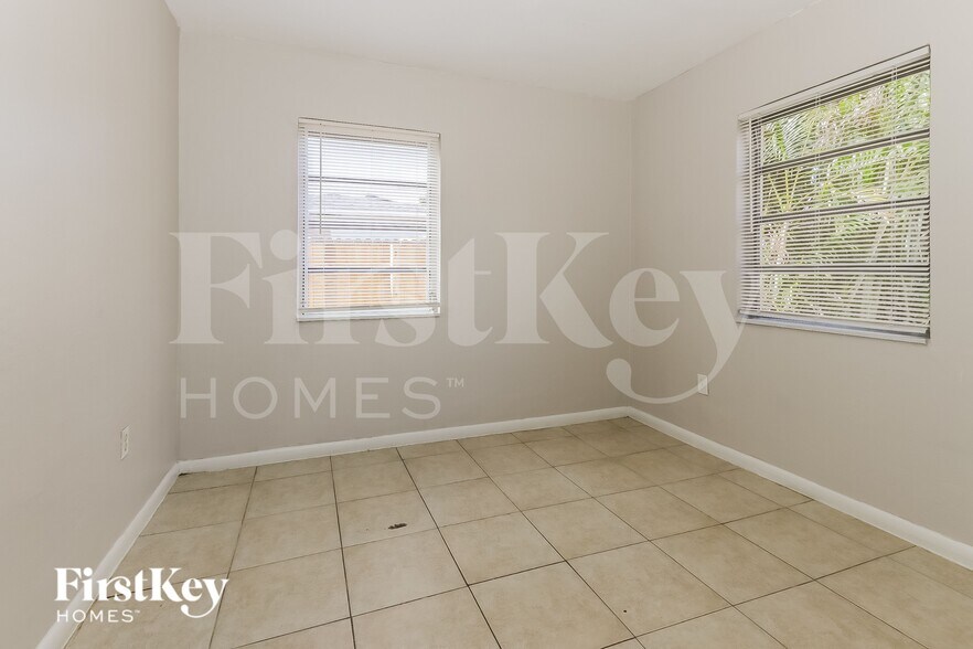 Building Photo - 3025 Robert Rd