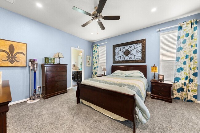 Building Photo - Spacious 5-Bedroom Home with Granite Count...