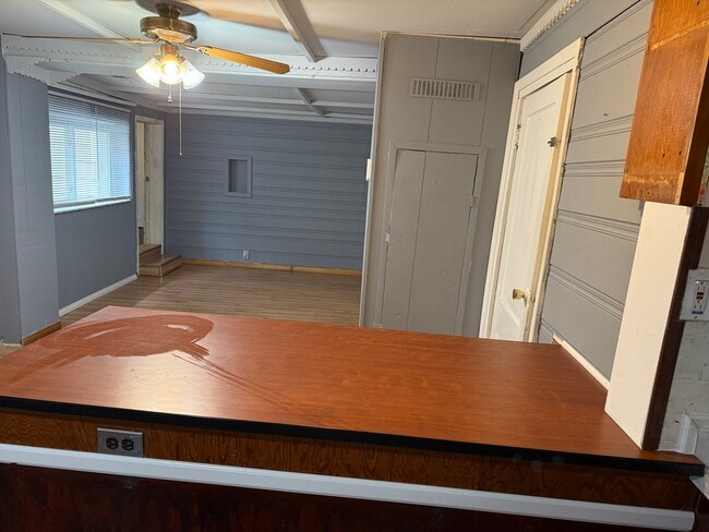 Building Photo - 933 Myrtle Ave