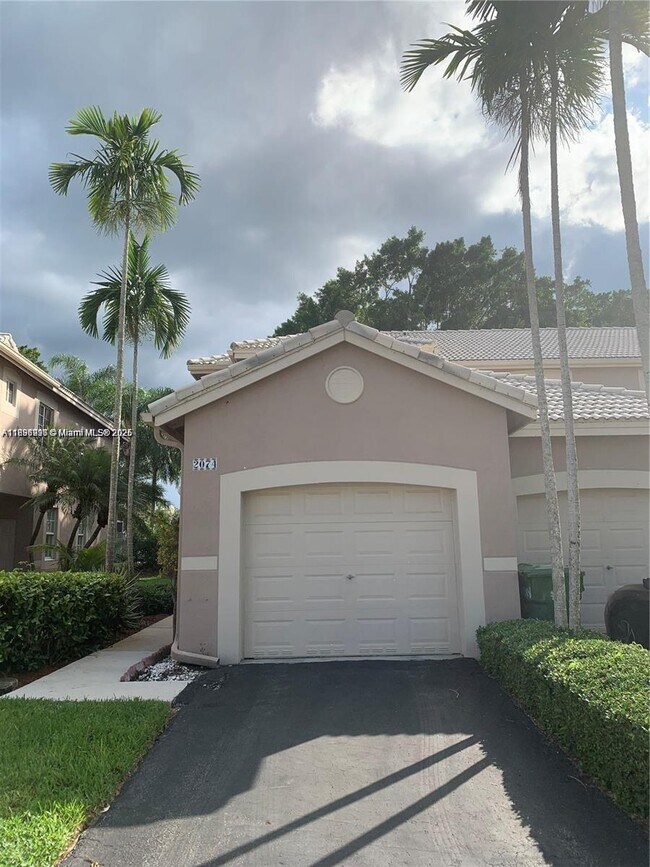 Building Photo - 2074 Madeira Dr