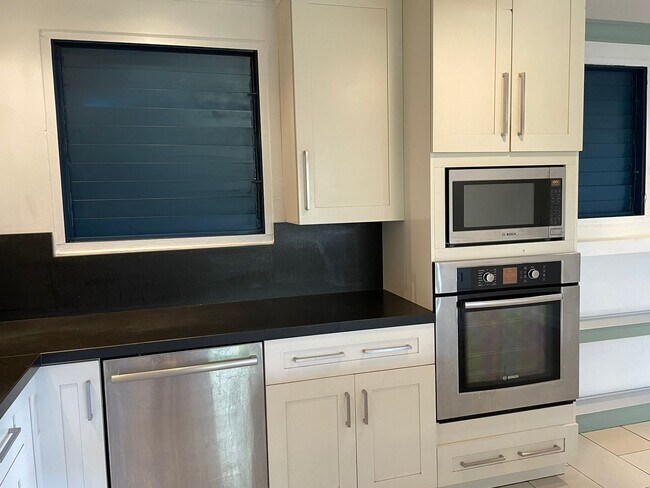 Building Photo - 2 Bedroom, 1 Bath House Across The Street ...