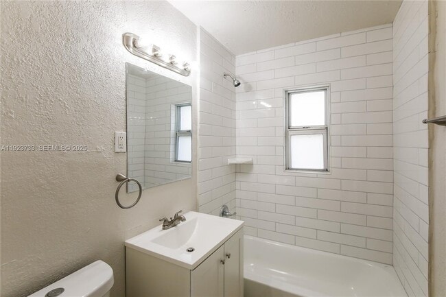 Building Photo - 5288 N Andrews Ave