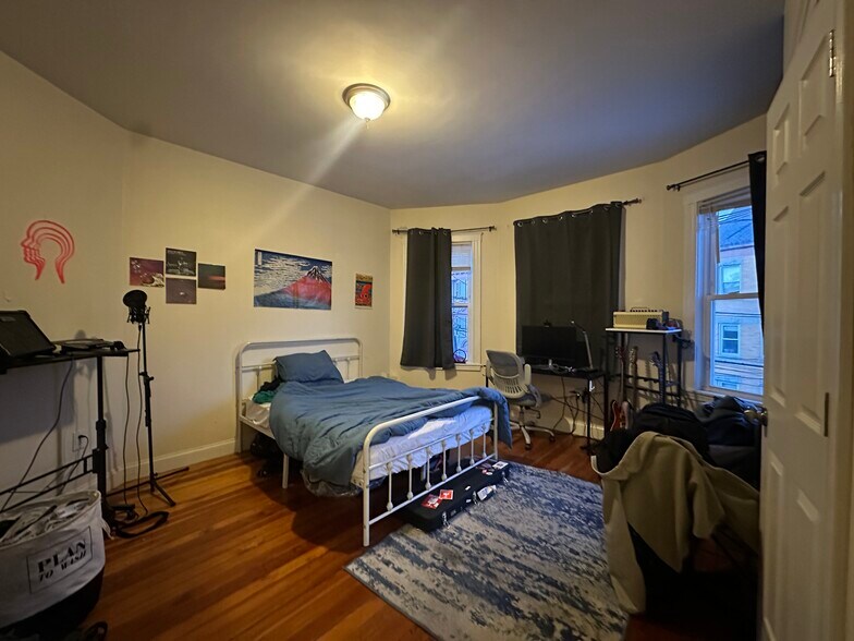 Building Photo - 95 Calumet St