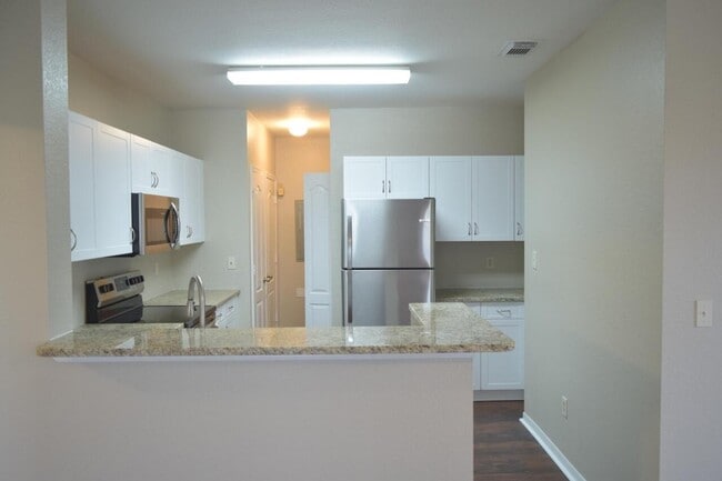 Building Photo - 104 SW Peacock Blvd