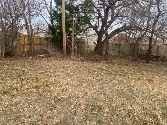 Building Photo - 3 bedroom 2 bath