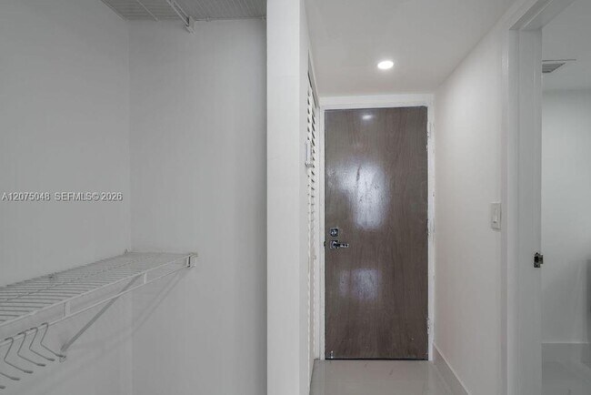 Building Photo - 7601 E Treasure Dr