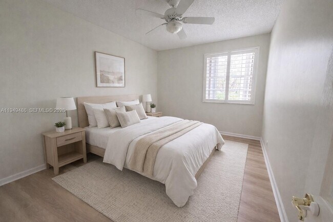 Building Photo - 3279 Huntington