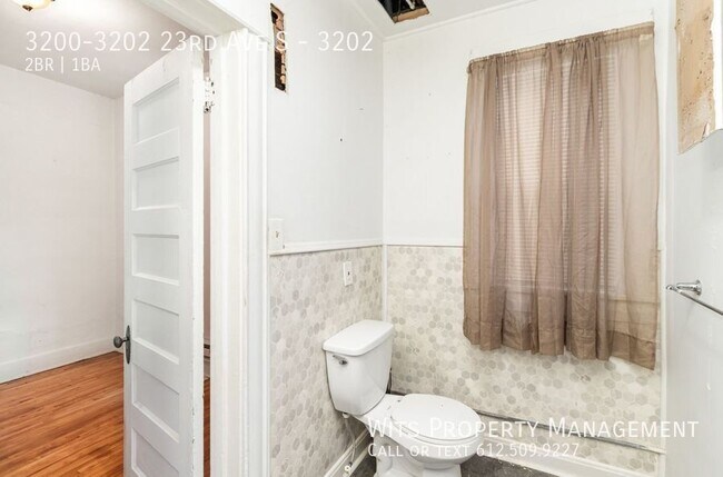 Building Photo - 3200-3202 23rd Ave S-3202