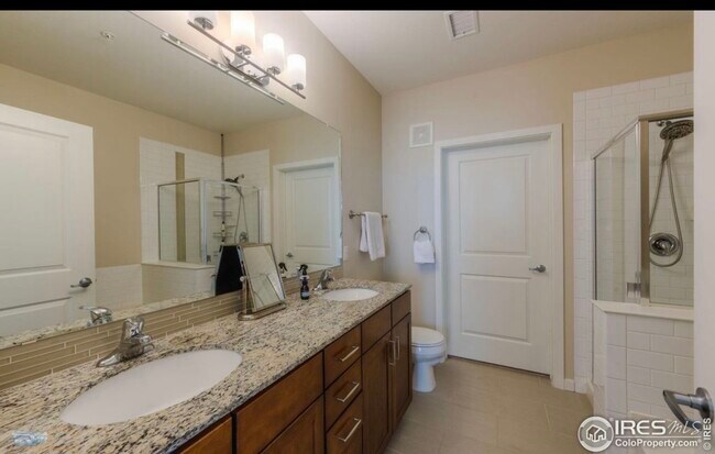 Main Bathroom - 13598 Via Varra