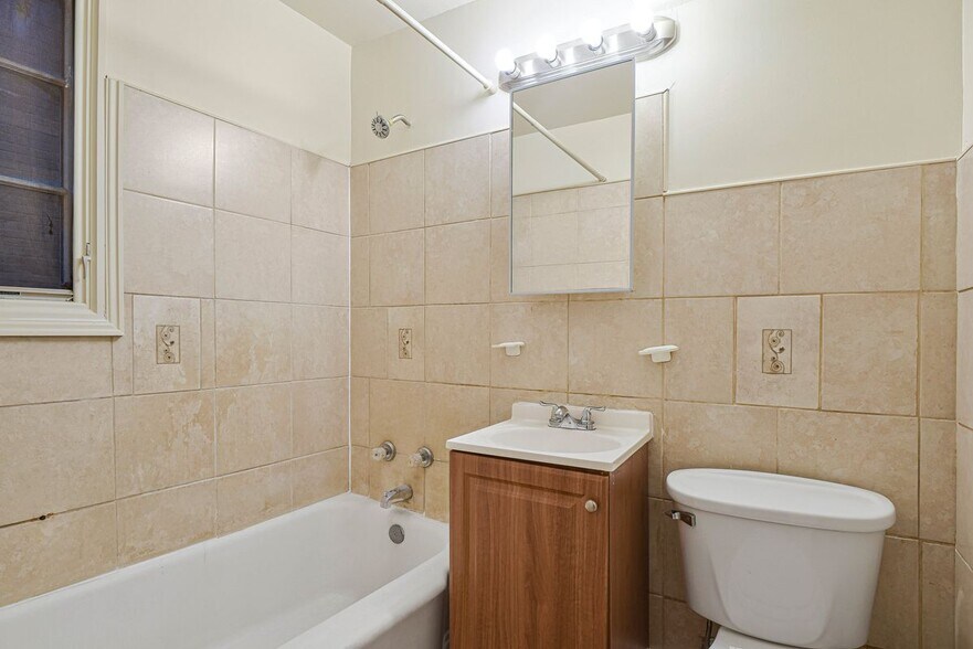 Building Photo - 3427 B St SE