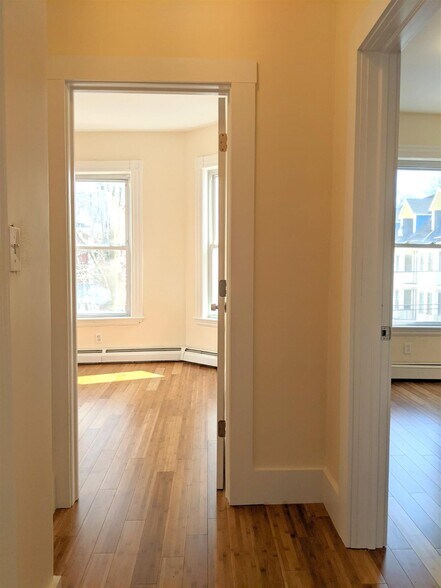 Building Photo - 21 Thorndike St