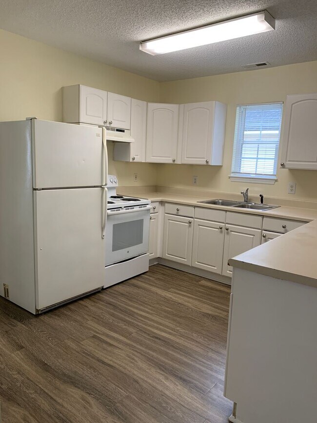 Building Photo - 314 Hillsdale Dr