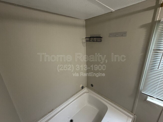 Building Photo - 39 Travis Ln