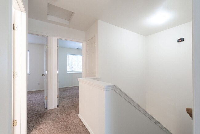 Building Photo - 1020 NE D St