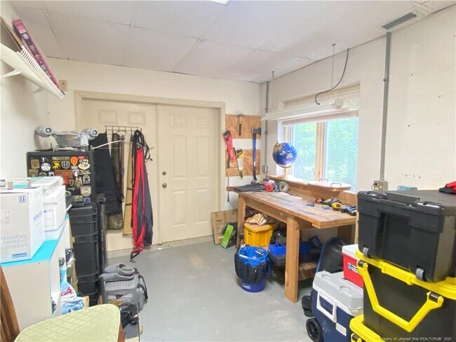 Building Photo - 3299 Liverpool Dr