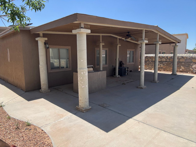 Building Photo - 14263 Hacienda Rock Dr