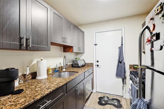 Building Photo - 14500 SW 88th Ave