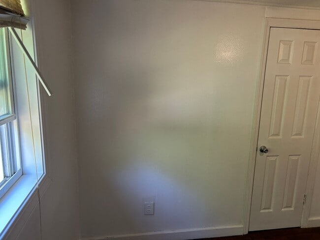 Building Photo - 2 Bed, 1 Bath Home