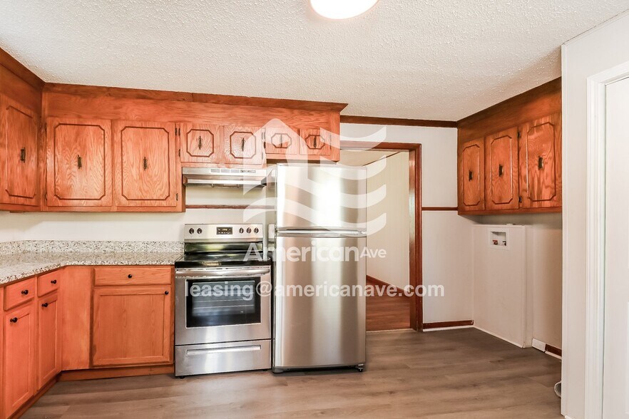 Building Photo - 305 River Dr