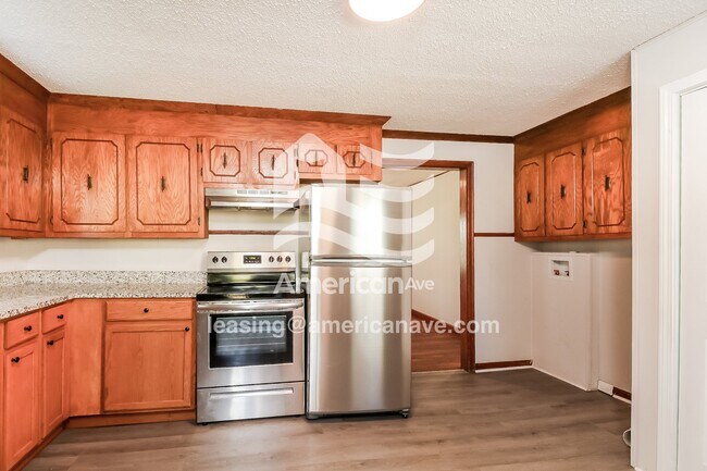 Building Photo - 305 River Dr