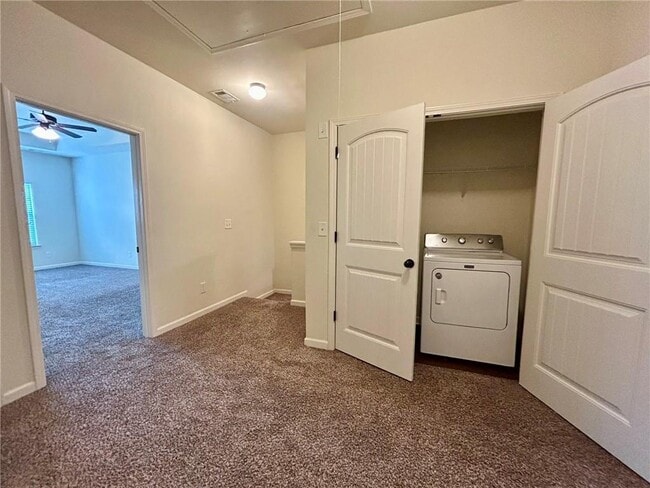 Building Photo - 664 Oakside Pl
