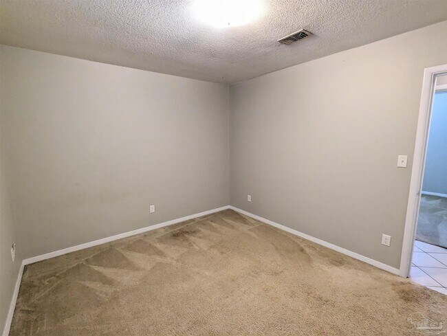 Building Photo - 5185 Hilltop Dr