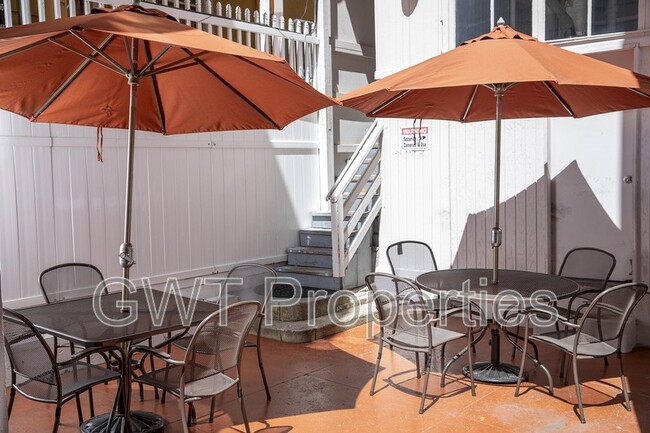 Building Photo - 321 Ivy St