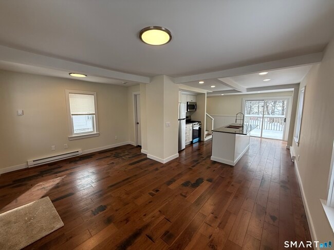 Building Photo - 98 E Elm St