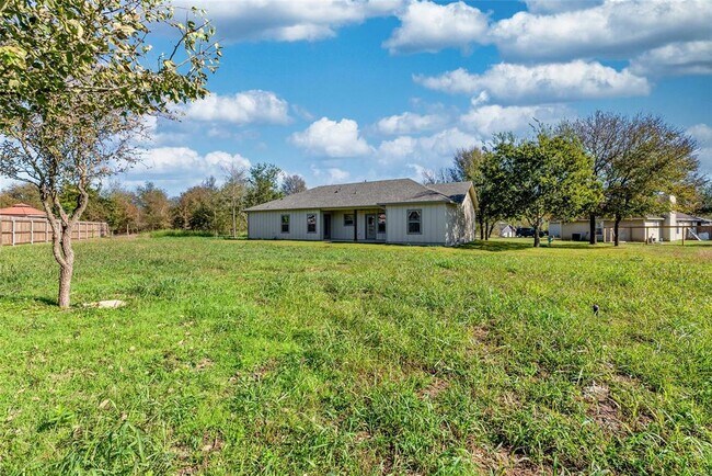 Building Photo - 123 Kikipua