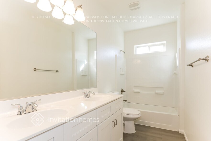 Building Photo - 16440 S 10th St