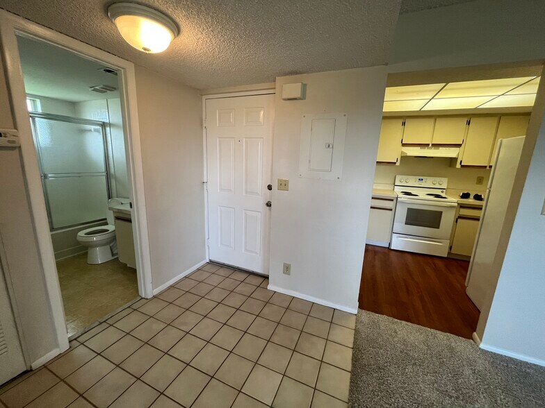 Building Photo - 1522 SE Royal Green Cir