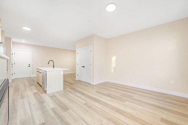 Building Photo - 304 61st St