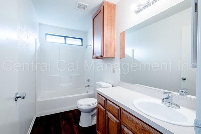 Building Photo - 8400 Laborough Dr