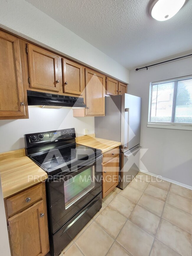 Building Photo - Beautiful 2Bd - 1.5 Bath Condo in West Kno...