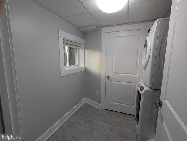 Building Photo - 2223 Callow Ave