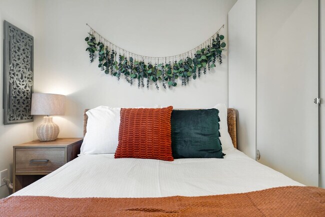 Building Photo - 3843 20th Ave SW