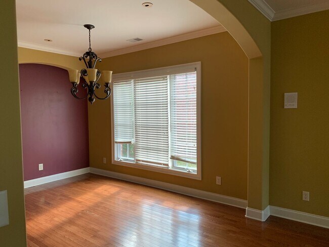 Building Photo - 136 Nickolas Cir